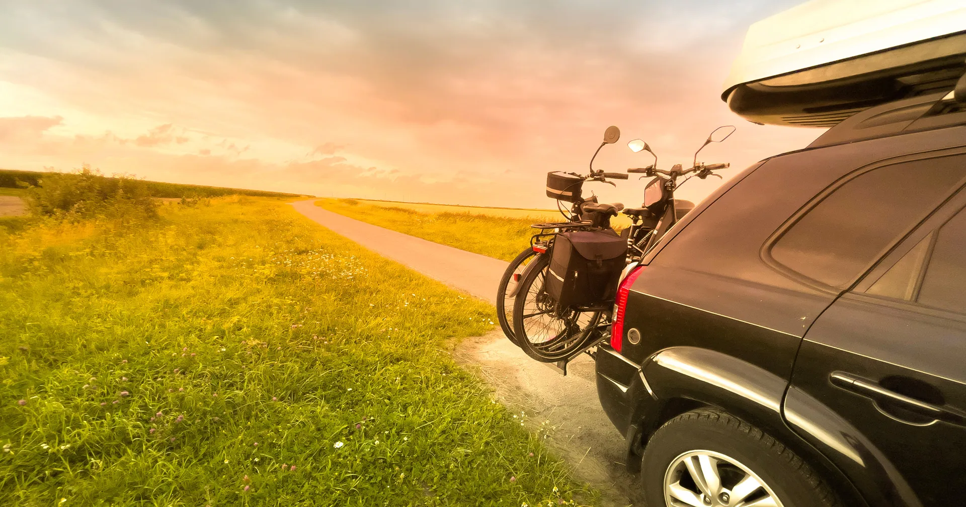 E-bikes op de fietsendrager achter de auto